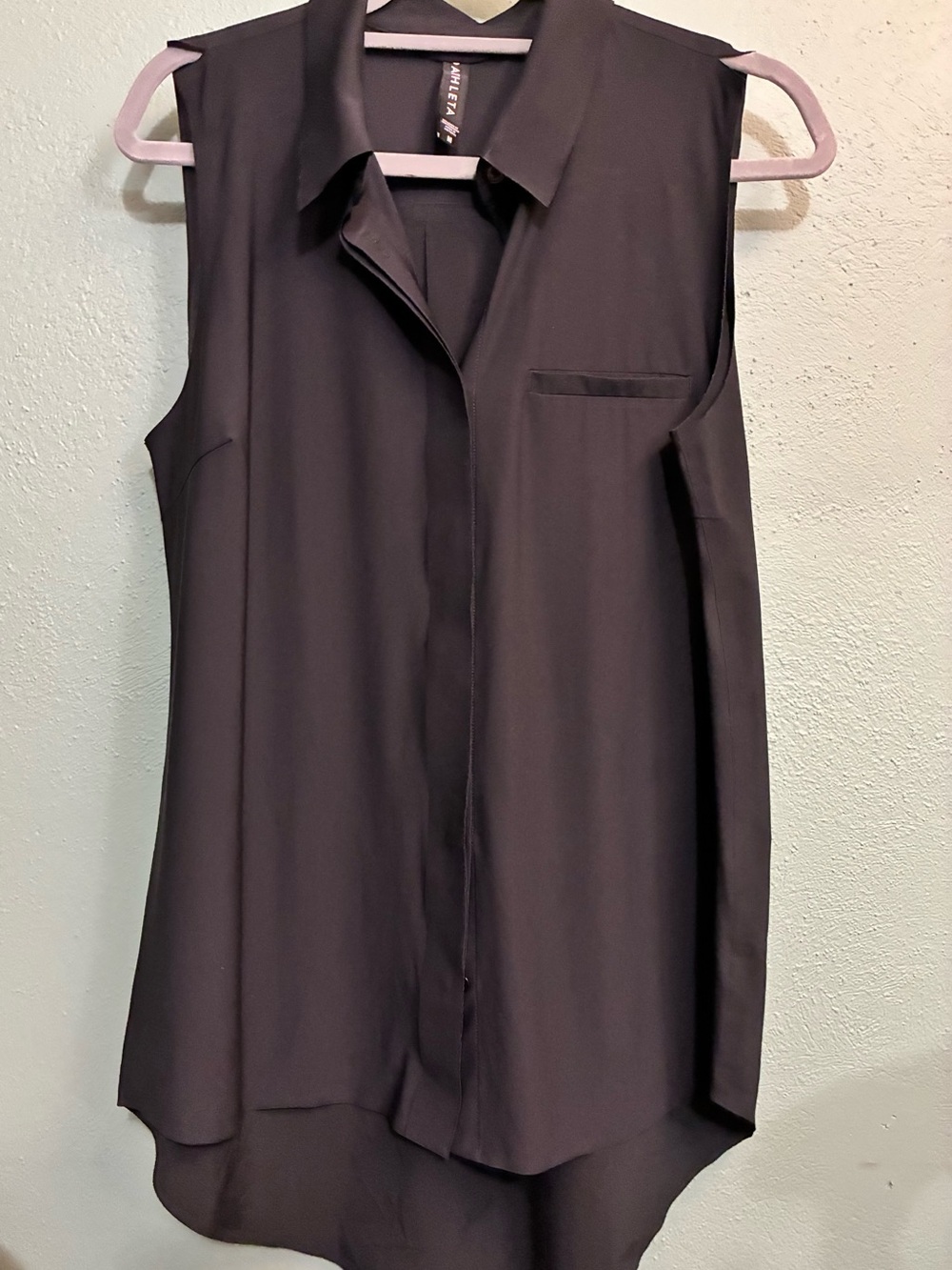 Athleta women’s medium black sleeveless collard lightweight stretch blouse